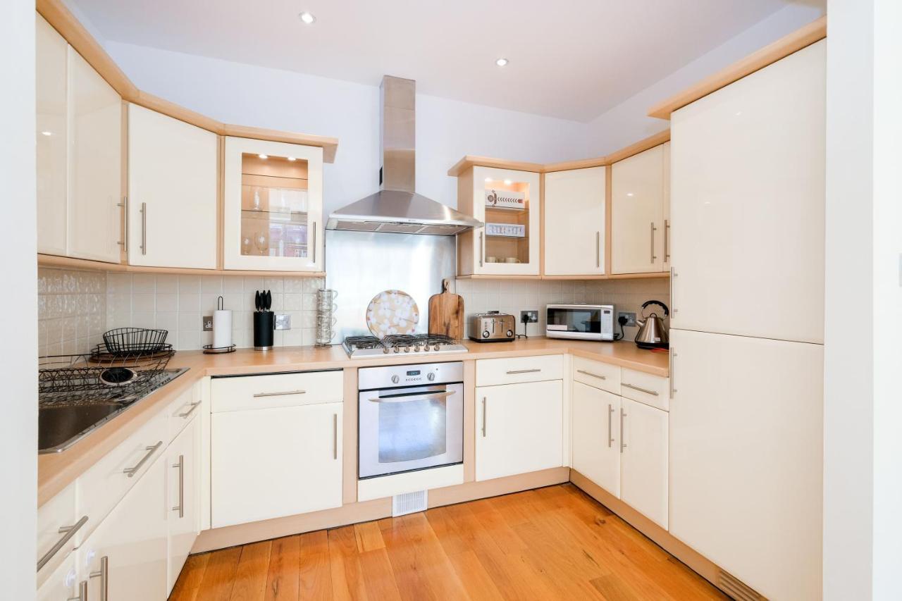 Lovely 2 Bed Flat In Canal Side Gated Development Apartment London Ngoại thất bức ảnh