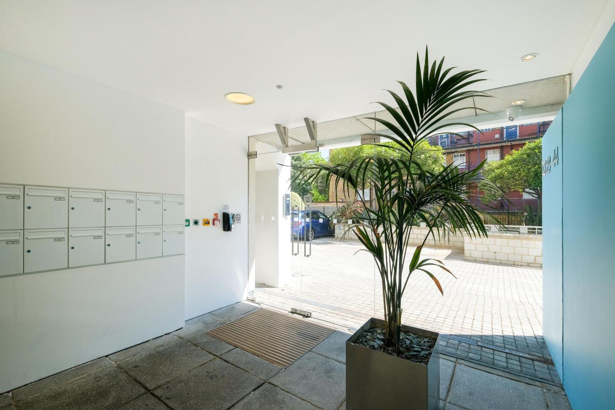 Lovely 2 Bed Flat In Canal Side Gated Development Apartment London Ngoại thất bức ảnh