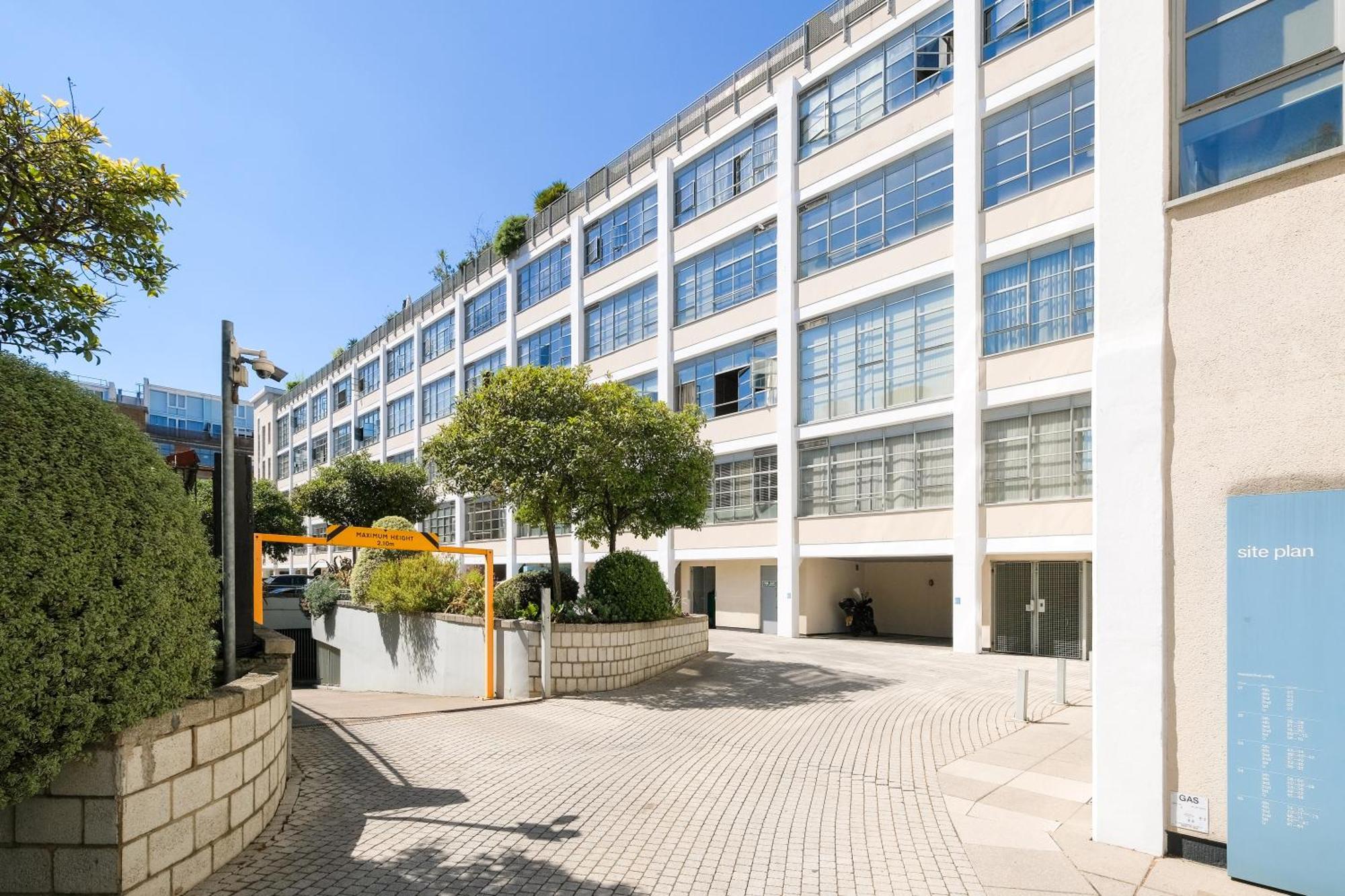 Lovely 2 Bed Flat In Canal Side Gated Development Apartment London Ngoại thất bức ảnh